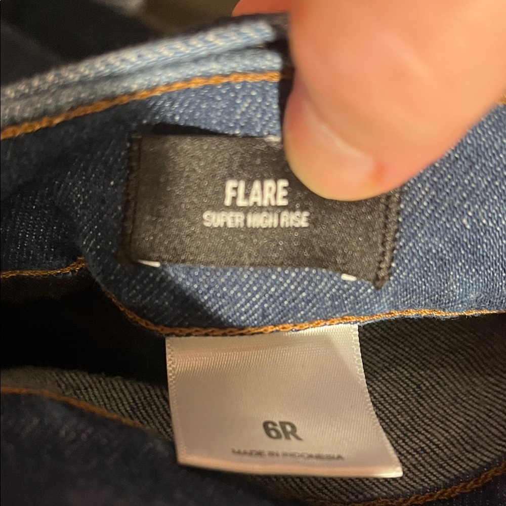 Express Women's Flare Jeans in Dark Blue Denim - Picture 5 of 7